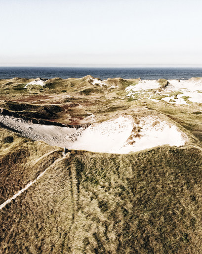 Naturskøn cykeltur mellem hav og fjord nær Tipperne Camping.jpg